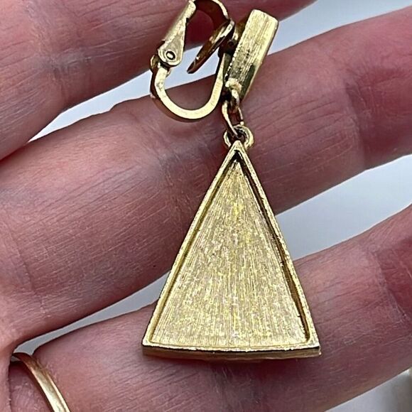 Vintage dangle clip style earrings gold colored triangle pattern. - Picture 4 of 7